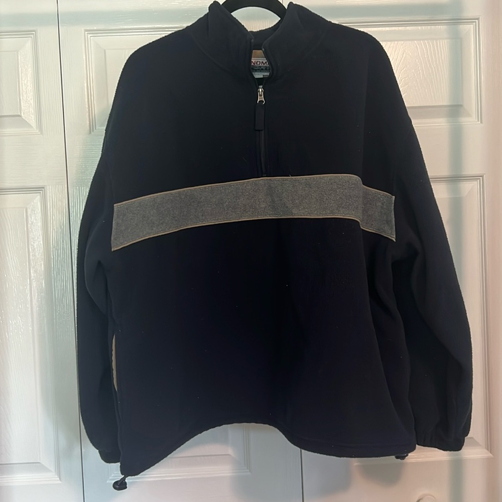 Vintage pullover with pockets!